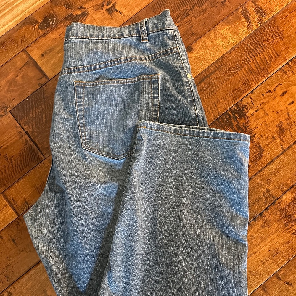 Avenue Blues Straight Leg Blue Jeans.  Size 18 Average.  Inseam 28.